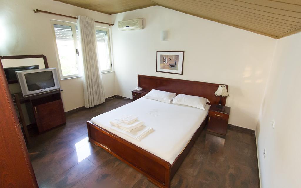Vila 57 Hotel Tirana Quarto foto